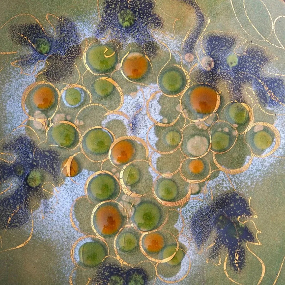 Sascha Brastoff MCM Enamel & Copper Grapes Hanging Display Plate - Picture 3 of 5